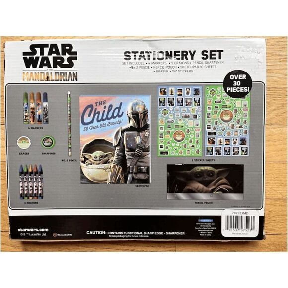 New STAR WARS Disney The Mandalorian Stationary Set - Picture 2 of 2